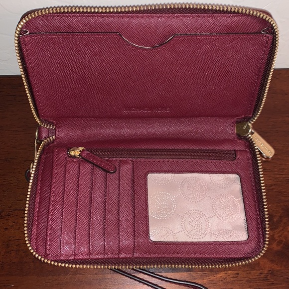 MICHAEL KORS GORGEOUS CROSSBODY HANDBAG WITH MATCHING WRISTLET - Picture 15 of 16